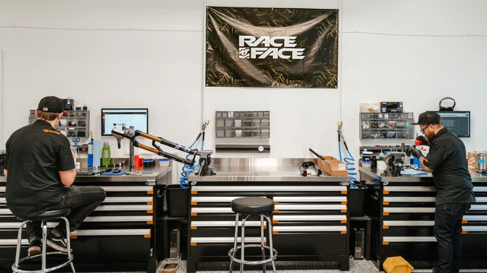Race Face: Компоненти, които оцеляват там, където другите не